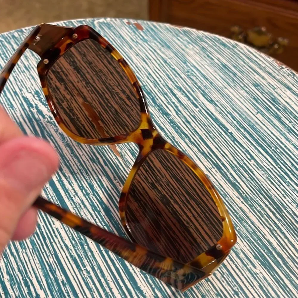 FENDI Vintage Classic Tortoise Shell Sunglasses - Picture 9 of 9